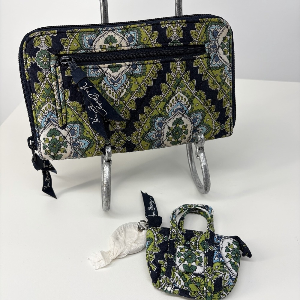 VERA‎ BRADLEY CAMBRIDGE BLUE GREEN  ZIP AROUND WALLET WRISTLET & Key Chain Coin